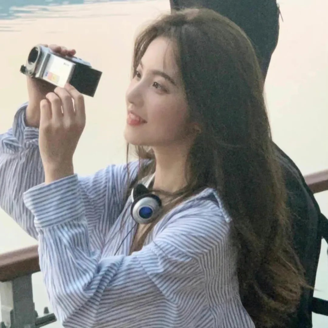 闪婚后顶流老公的马甲藏不住了